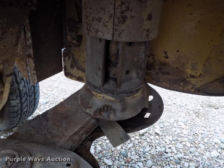 image for item DB9698 2013 Vermeer TM800 disc mower