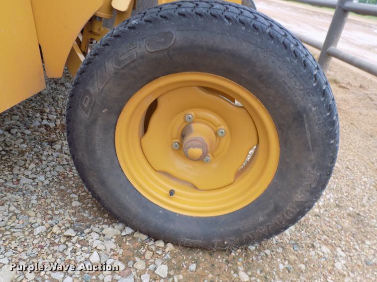 image for item DB9698 2013 Vermeer TM800 disc mower