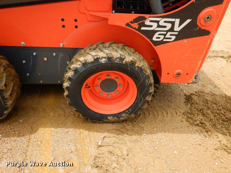 image for item DE3947 2016 Kubota SSV65 skid steer
