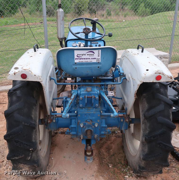 image for item DG3419 1979 Ford 1500 tractor