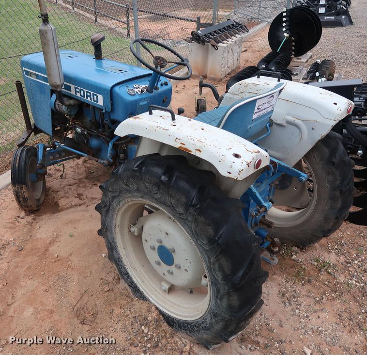 image for item DG3419 1979 Ford 1500 tractor