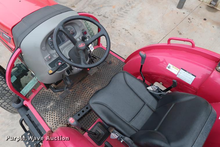 image for item DG3420 2016 Mahindra 2555 MFWD tractor