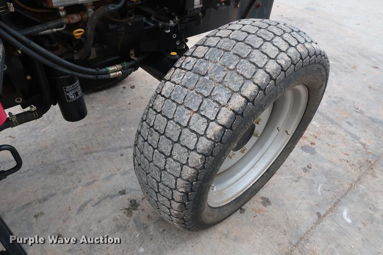 image for item DG3420 2016 Mahindra 2555 MFWD tractor