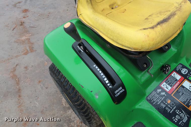 image for item DG3425 2002 John Deere LX289 lawn mower