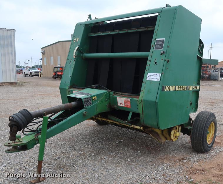 image for item DG3429 John Deere 375 round baler