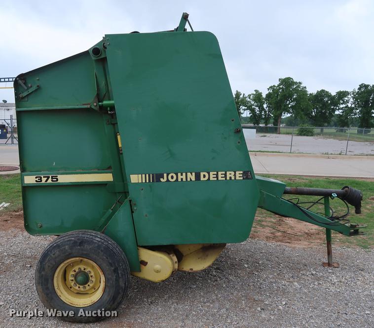 image for item DG3429 John Deere 375 round baler