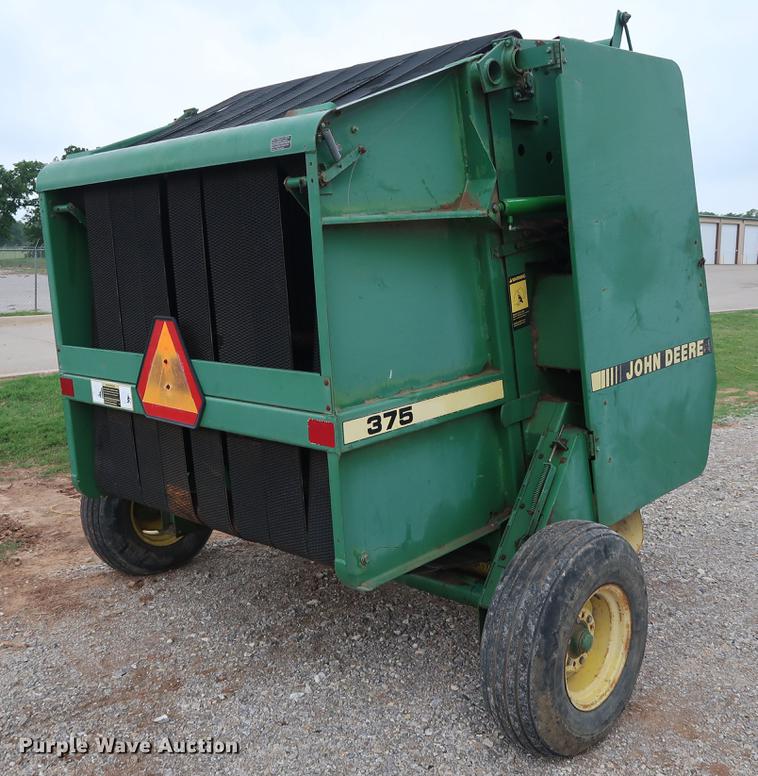 image for item DG3429 John Deere 375 round baler
