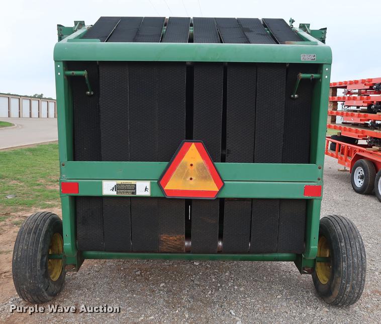 image for item DG3429 John Deere 375 round baler