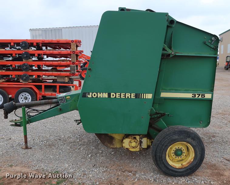 image for item DG3429 John Deere 375 round baler