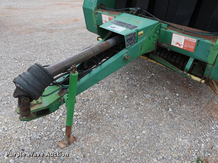 image for item DG3429 John Deere 375 round baler