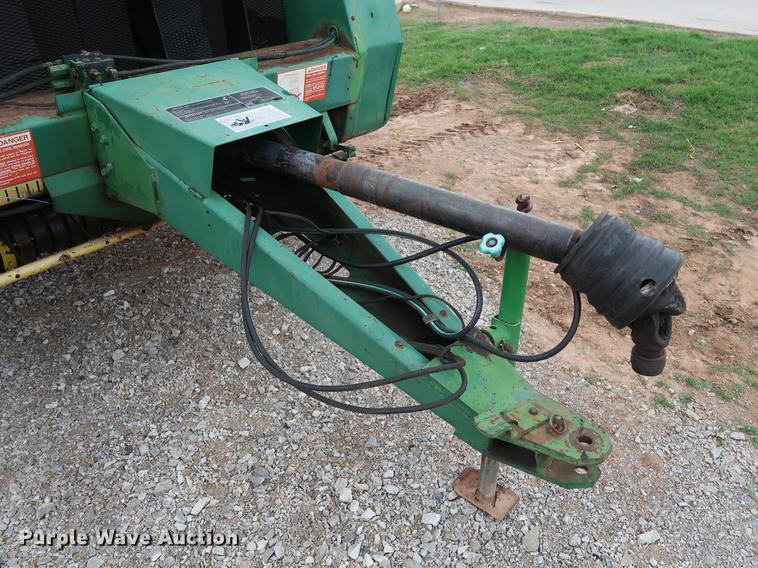 image for item DG3429 John Deere 375 round baler