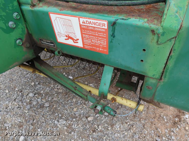 image for item DG3429 John Deere 375 round baler