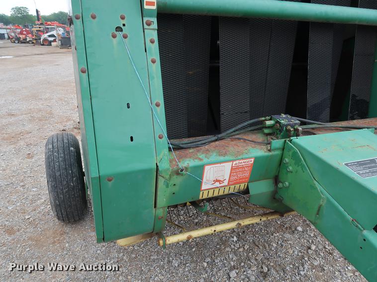 image for item DG3429 John Deere 375 round baler