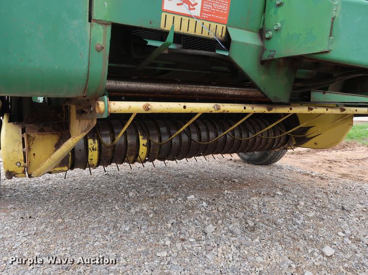 image for item DG3429 John Deere 375 round baler