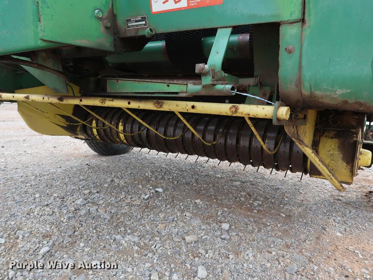 image for item DG3429 John Deere 375 round baler