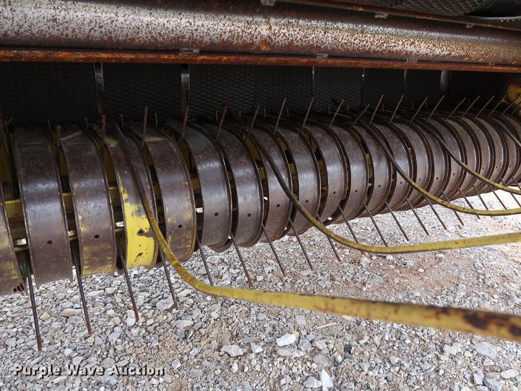 image for item DG3429 John Deere 375 round baler