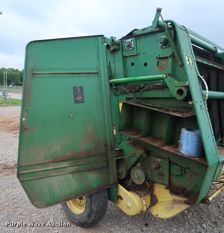 image for item DG3429 John Deere 375 round baler