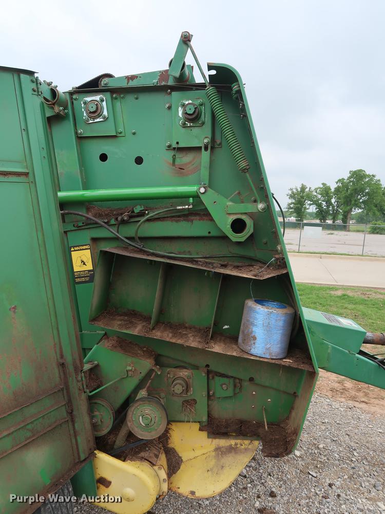 image for item DG3429 John Deere 375 round baler