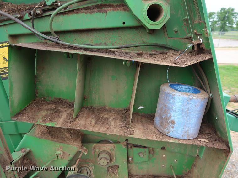 image for item DG3429 John Deere 375 round baler