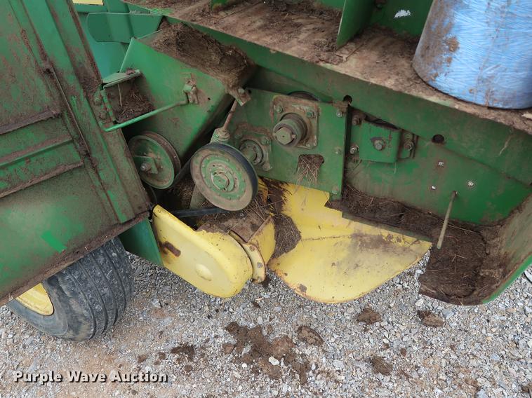 image for item DG3429 John Deere 375 round baler