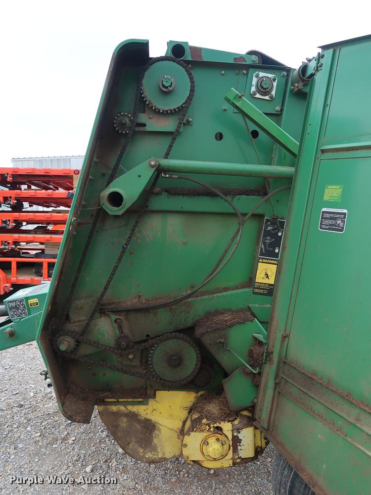 image for item DG3429 John Deere 375 round baler