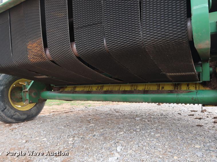 image for item DG3429 John Deere 375 round baler