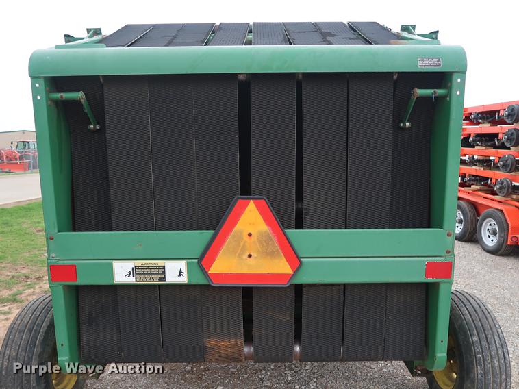 image for item DG3429 John Deere 375 round baler