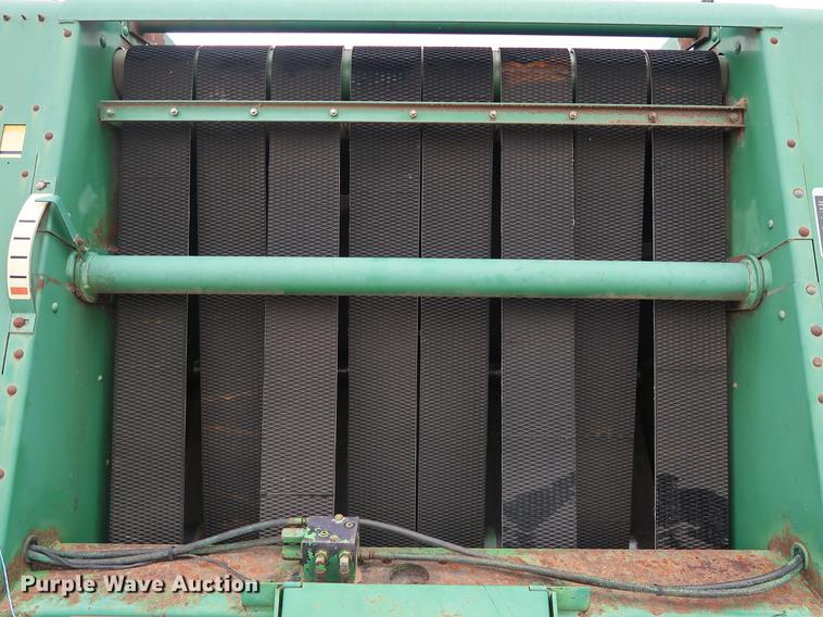 image for item DG3429 John Deere 375 round baler