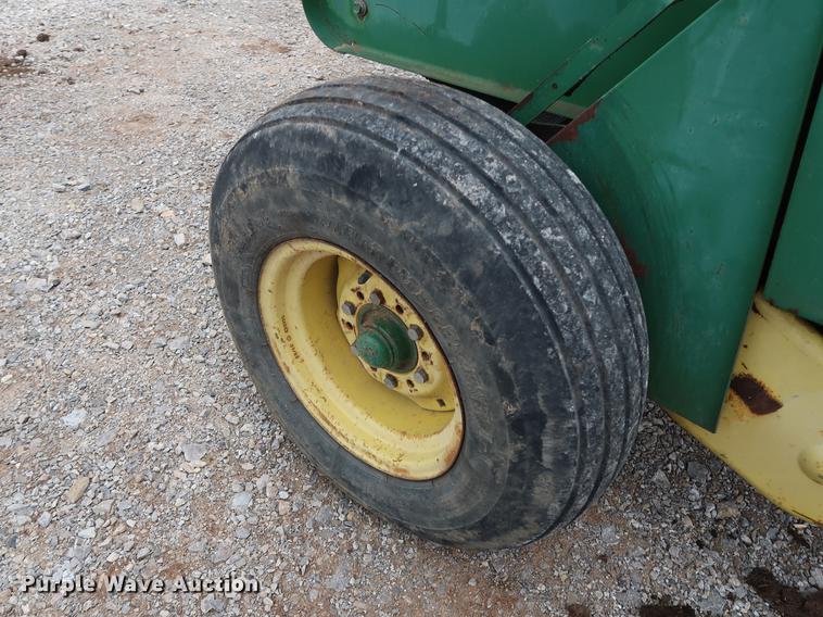 image for item DG3429 John Deere 375 round baler