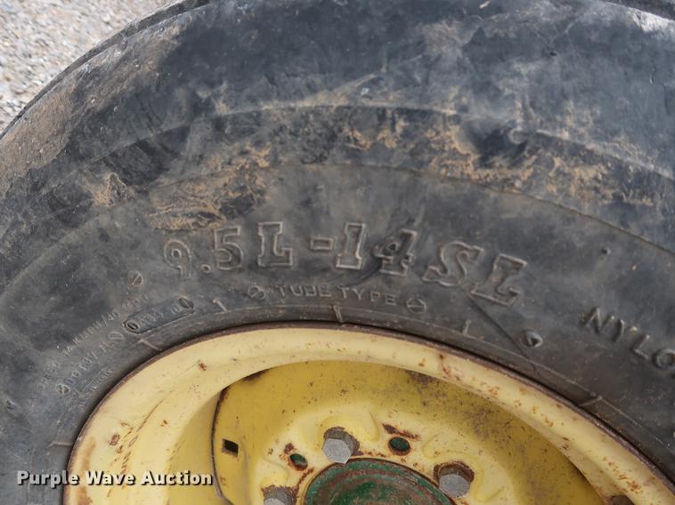 image for item DG3429 John Deere 375 round baler