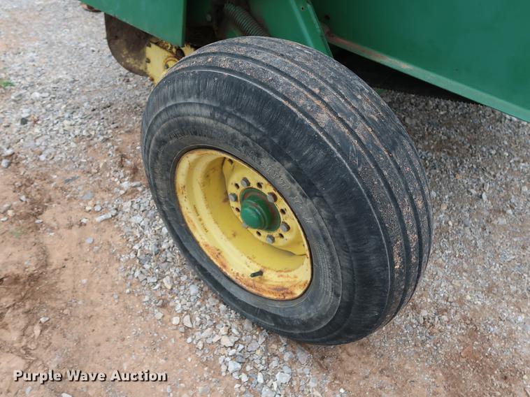 image for item DG3429 John Deere 375 round baler