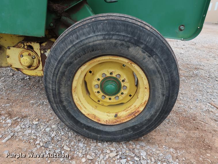 image for item DG3429 John Deere 375 round baler