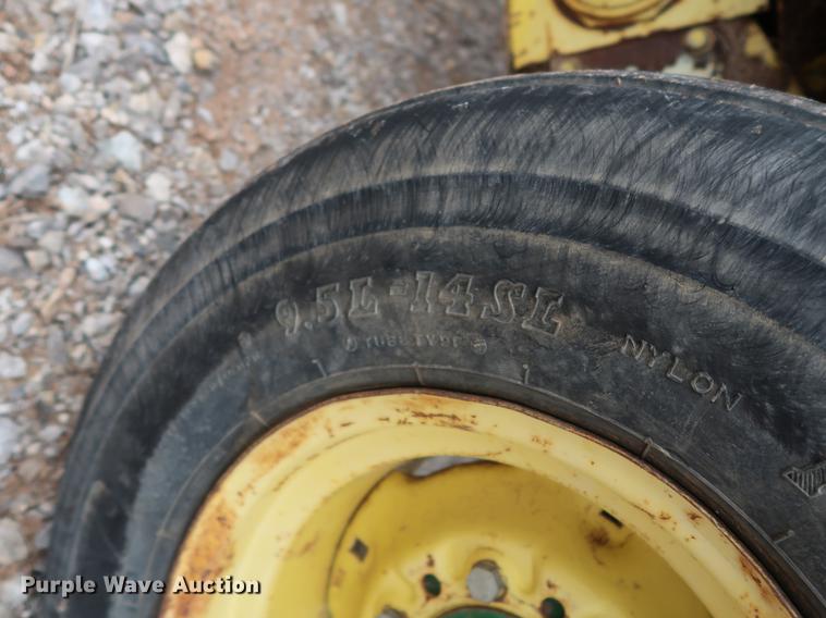 image for item DG3429 John Deere 375 round baler