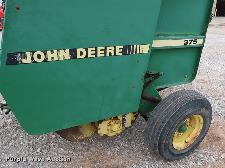 image for item DG3429 John Deere 375 round baler