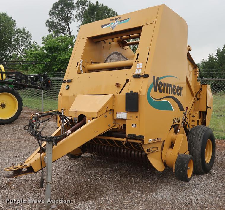image for item DG3433 2005 Vermeer 604M round baler