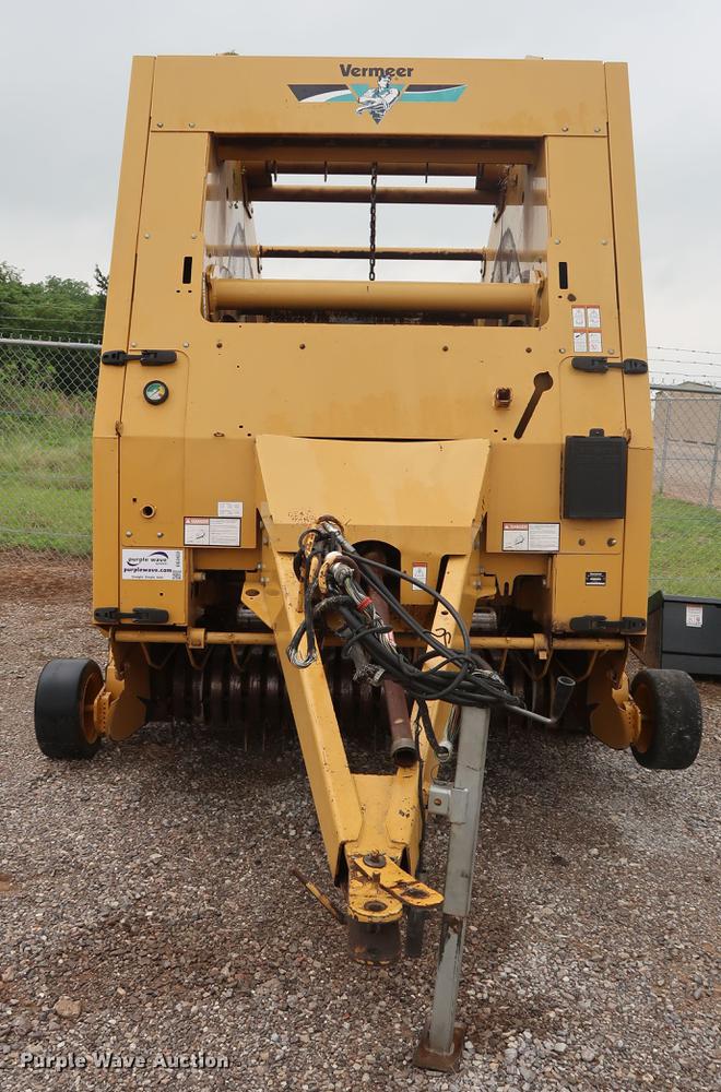 image for item DG3433 2005 Vermeer 604M round baler