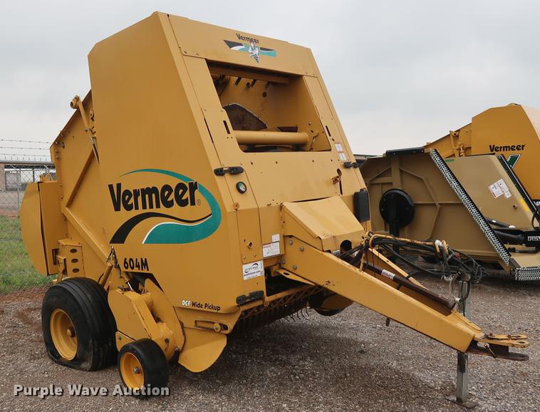 image for item DG3433 2005 Vermeer 604M round baler