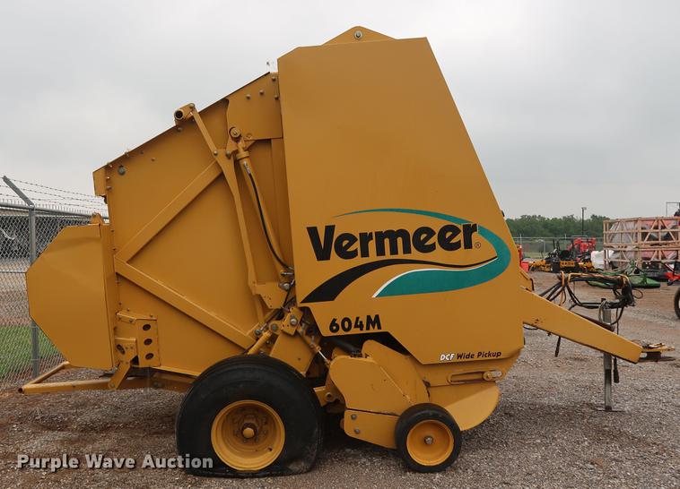 image for item DG3433 2005 Vermeer 604M round baler