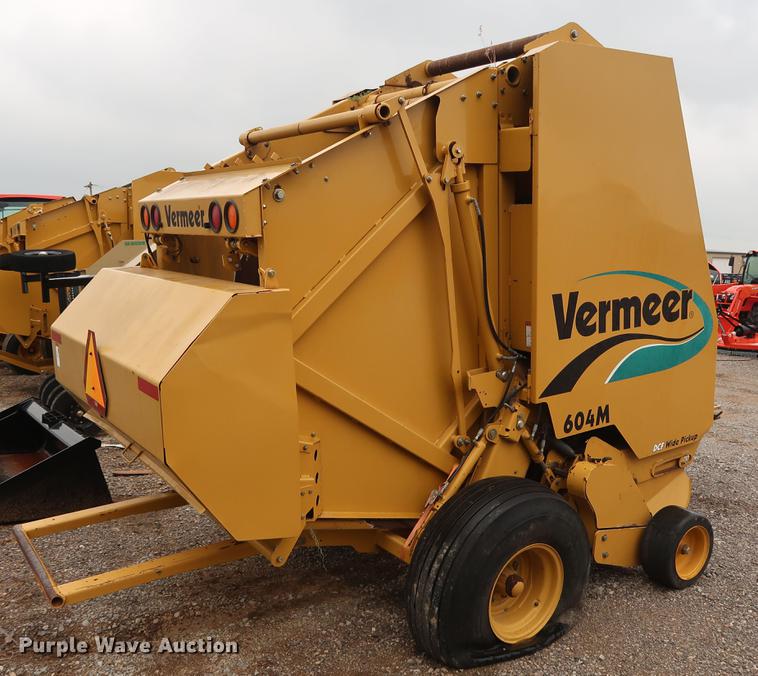 image for item DG3433 2005 Vermeer 604M round baler