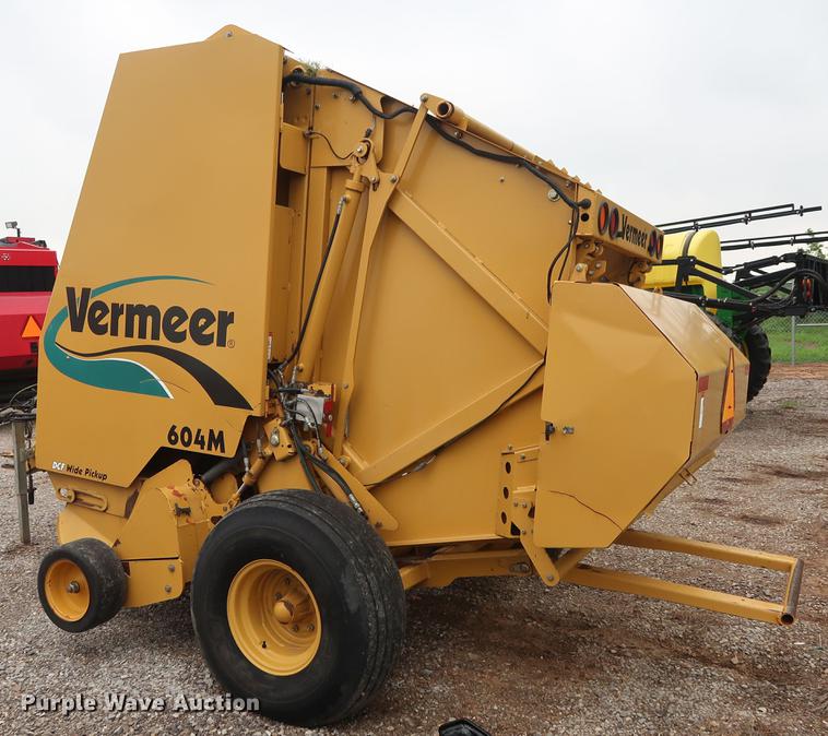 image for item DG3433 2005 Vermeer 604M round baler