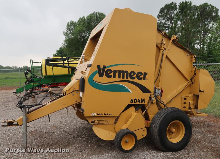 image for item DG3433 2005 Vermeer 604M round baler