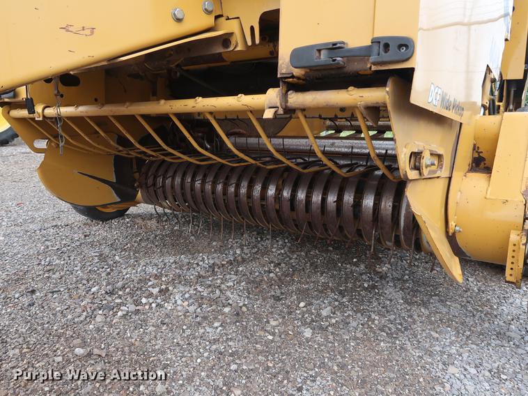 image for item DG3433 2005 Vermeer 604M round baler