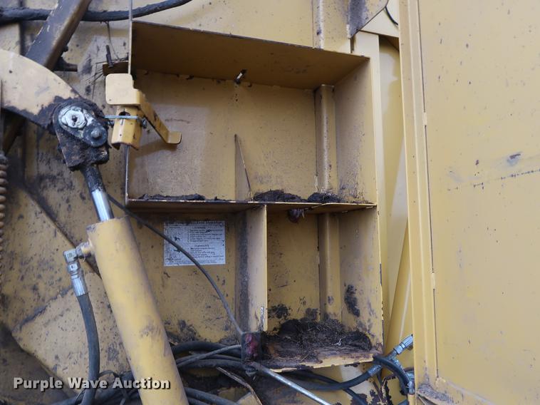 image for item DG3433 2005 Vermeer 604M round baler