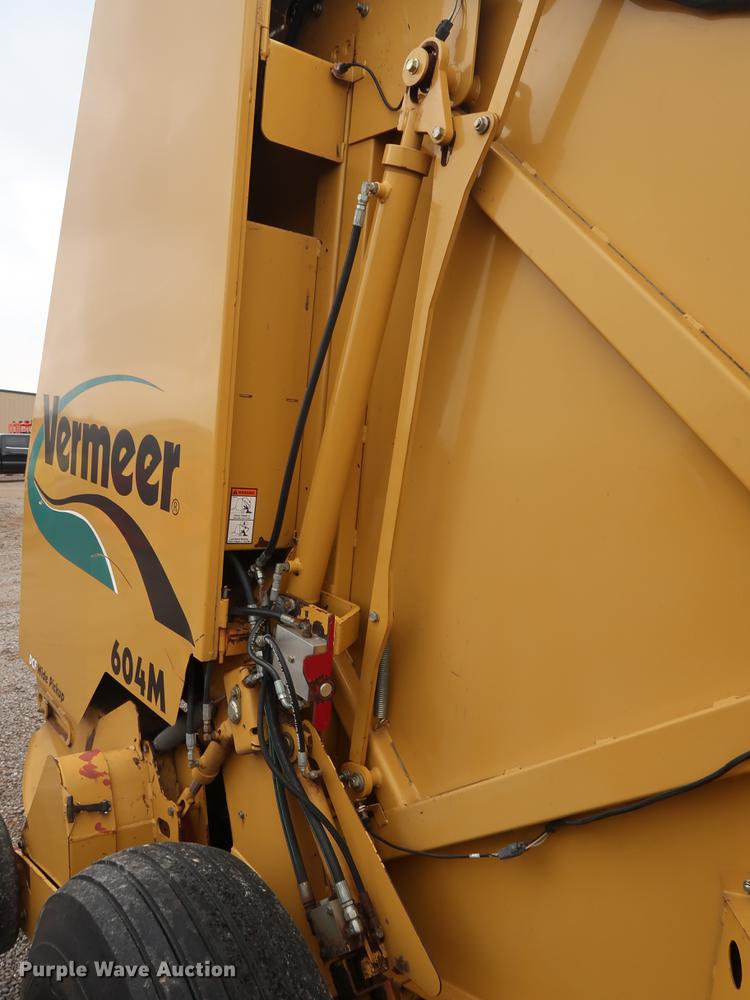 image for item DG3433 2005 Vermeer 604M round baler