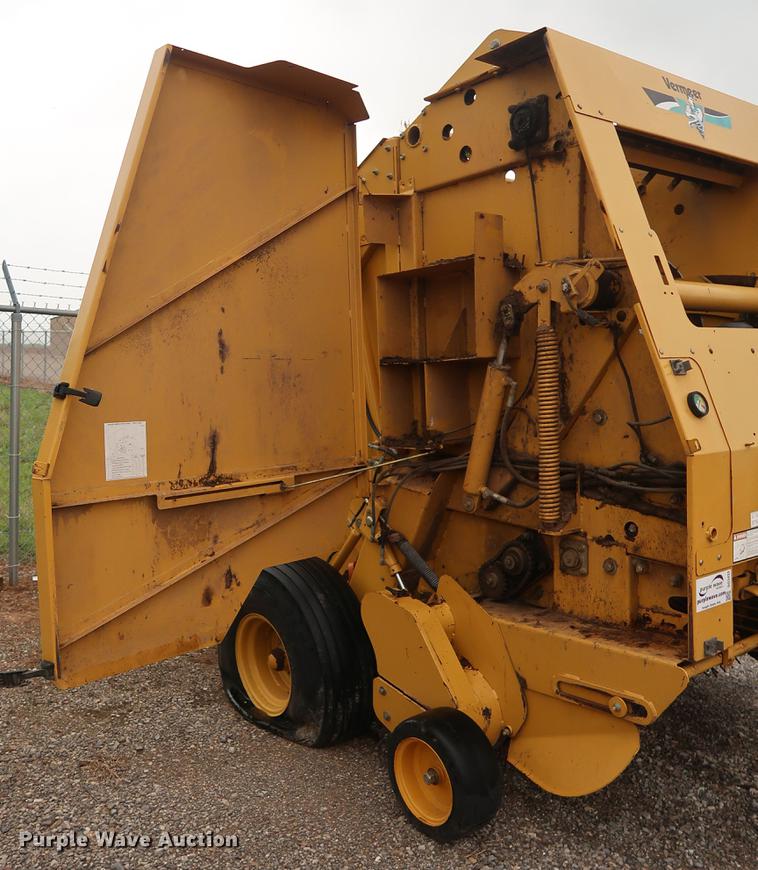 image for item DG3433 2005 Vermeer 604M round baler
