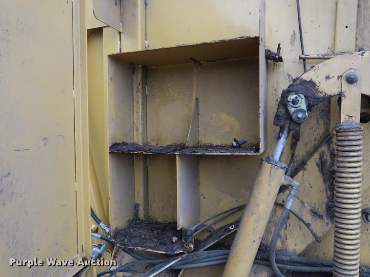 image for item DG3433 2005 Vermeer 604M round baler