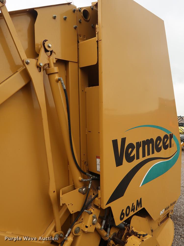 image for item DG3433 2005 Vermeer 604M round baler