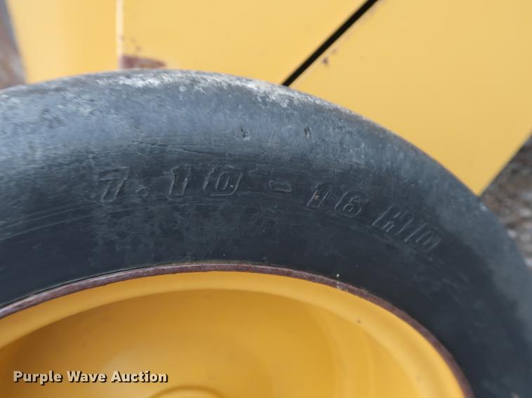 image for item DG3433 2005 Vermeer 604M round baler