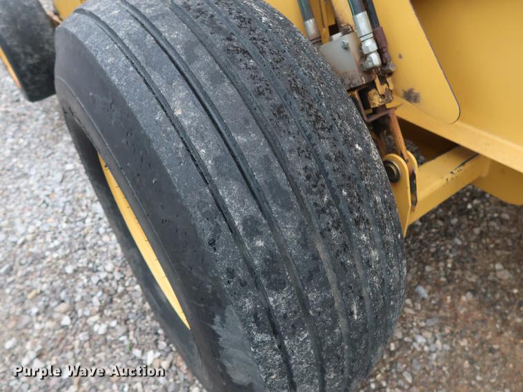 image for item DG3433 2005 Vermeer 604M round baler