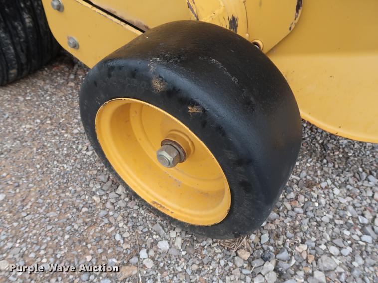 image for item DG3433 2005 Vermeer 604M round baler